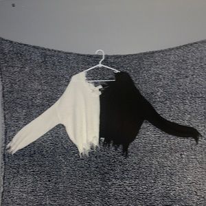 Brand:just polly size:m psa-it’s cropped and over the shoulder, fits loose